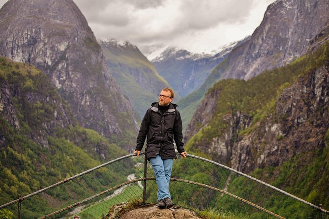 PRIVATE GUIDED TOUR: Norway's Highlights – Viking Special, 11-12 hours – WINTER - Choosing between the Nærøyfjord ferry and a private RIB