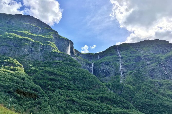 PRIVATE GUIDED TOUR: Norway's Highlights–Viking Special, 11 h - Njardarheimr is the tour’s main cultural stop