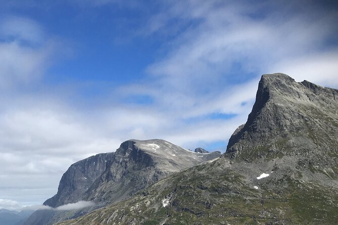 Private shore excursions Troll road in 5-7 groups - Food and guide service make the long day easier