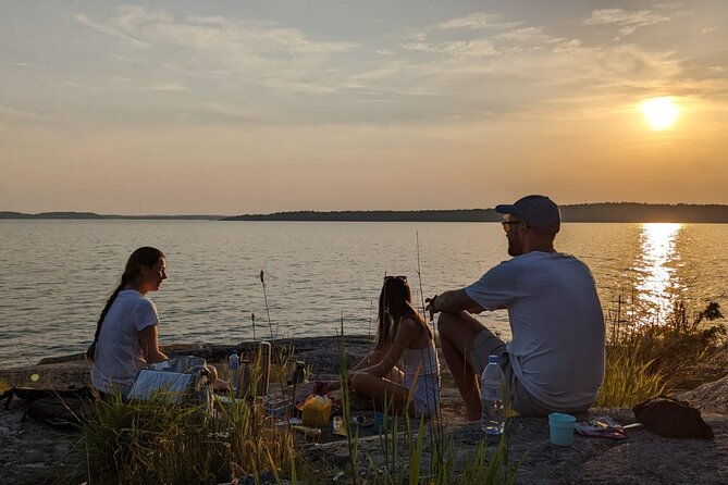 PRIVATE Sunset Kayaking in Stockholm Archipelago Nature Reserve - Choosing the right kayak before sunset