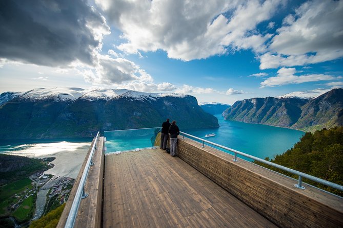 Private tour, Bergen to Oslo - Nærøyfjord Cruise & Flåm Railway - From Bergen toward Gudvangen