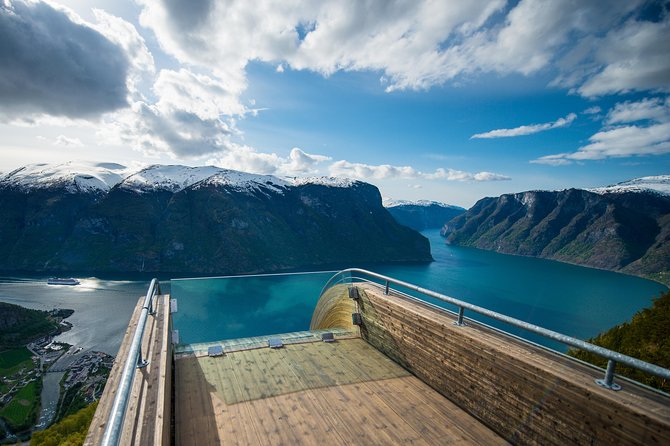 Private tour, Bergen to Oslo - Nærøyfjord Cruise & Flåm Railway - Flåm and the climb to Myrdal