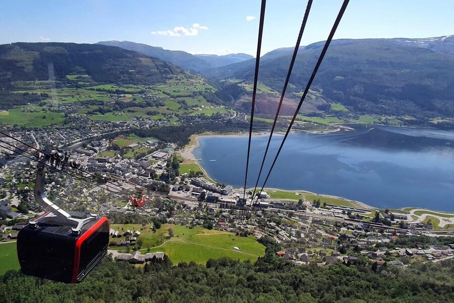 Private Tour-Hardangerfjord, Voss Gondol &4 Great Waterfalls - Fossen Bratte and the first waterfall stop