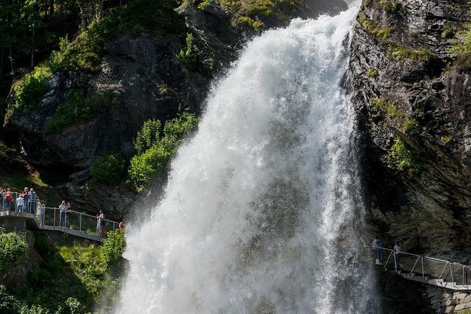 Private tour - Hardangerfjord, Voss Gondola & 4 Great Waterfalls - Leaving Bergen for the waterfalls