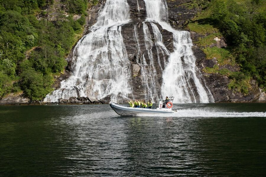RIB Geiranger - Fjordsafari - Price and the value of booking direct