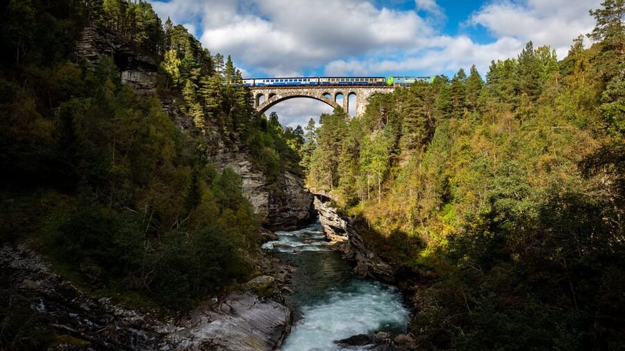 Romsdalen: Rauma Railway Golden Train with Guide - The first hour through the Rauma valley