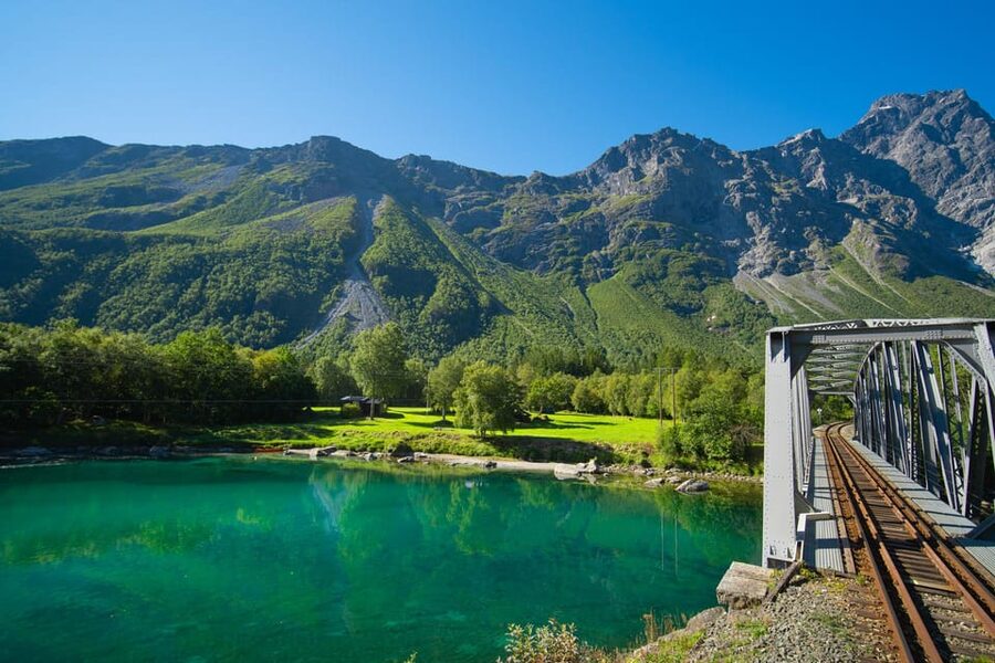 Romsdalen: Rauma Railway Golden Train with Guide - Kylling Bridge, the route’s finest engineering view