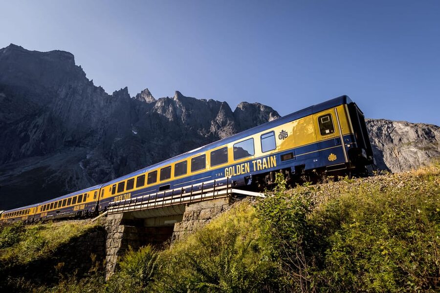 Romsdalen: Rauma Railway Golden Train with Guide - The return to Åndalsnes