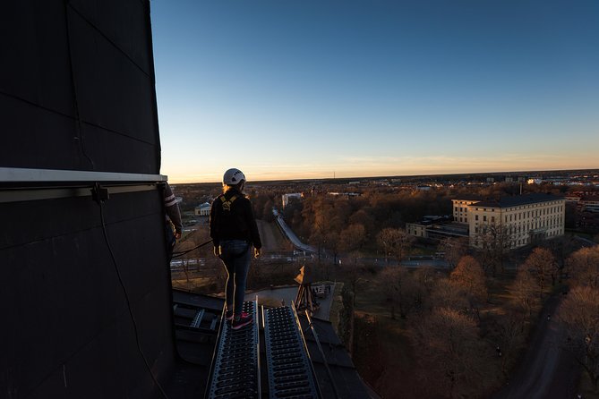 Roofwalking on the worlds greatest pink castle! - Climbing Uppsala Castle from Drottning Christinas väg