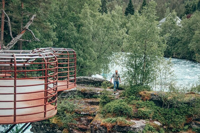Sightseeing Tour in Trollstigen - Land of Trolls - Kokarsteinen, a five-minute fjord stop