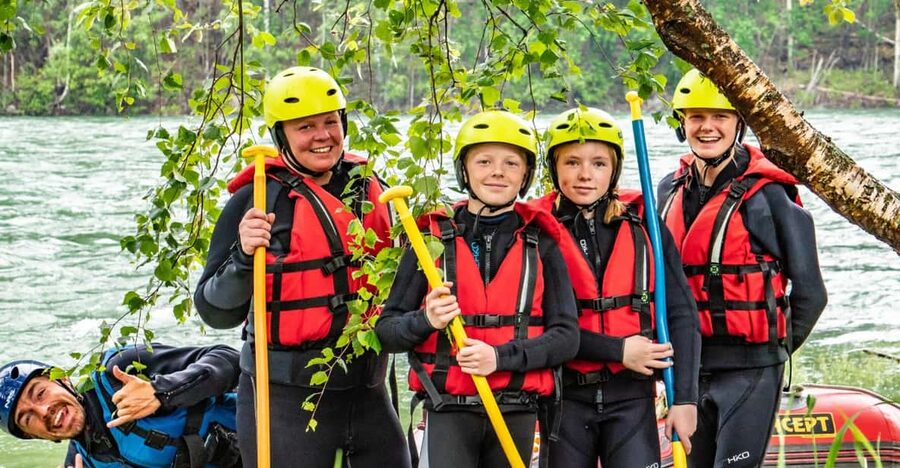 Sjoa: Rafting Adventure for Families - The scenery gives the active day breathing room