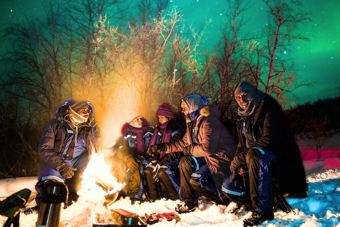 Small Northern Lights Tour Max 8 Guests Pickup and Photography - Waiting beside the campfire