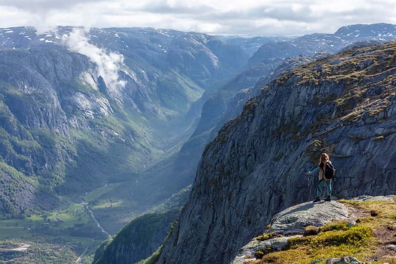 Stavanger: Kjerag Summer Hike with Packed Lunch - What the views mean at the 1,000-meter cliff
