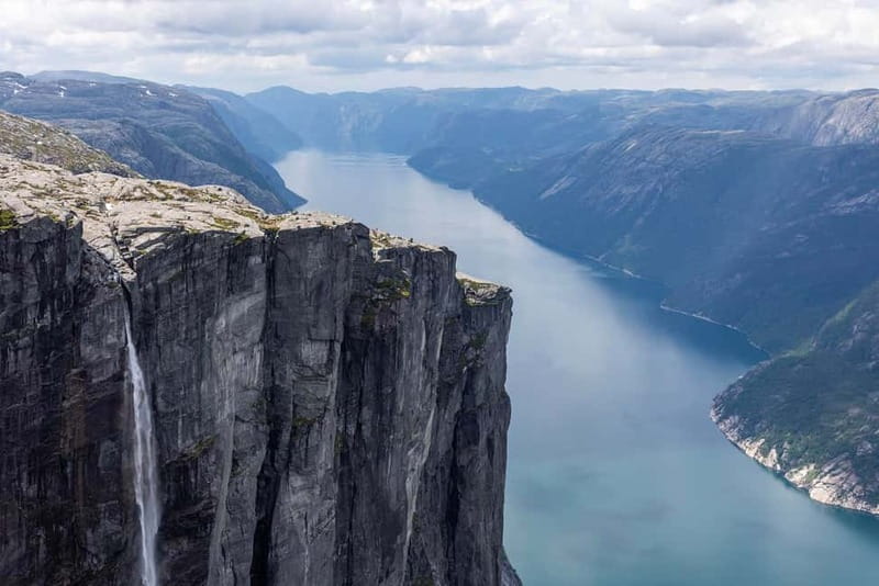 Stavanger: Kjerag Summer Hike with Packed Lunch - How demanding is the hike?