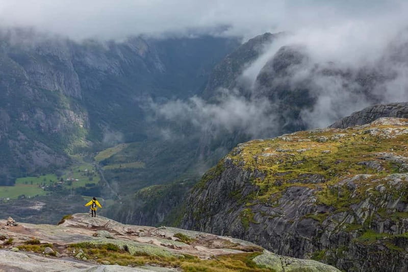 Stavanger: Kjerag Summer Hike with Packed Lunch - Why the small group and guides matter