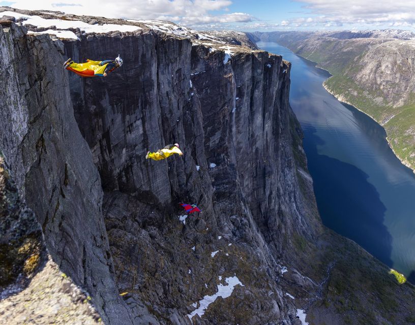Stavanger: Off-Season Hike to Kjerag + Packed Lunch - The real challenge of reaching Kjeragbolten