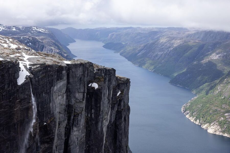 Stavanger: Off-Season Hike to Kjerag + Packed Lunch - Lunch at Nesatind with Lysefjorden below