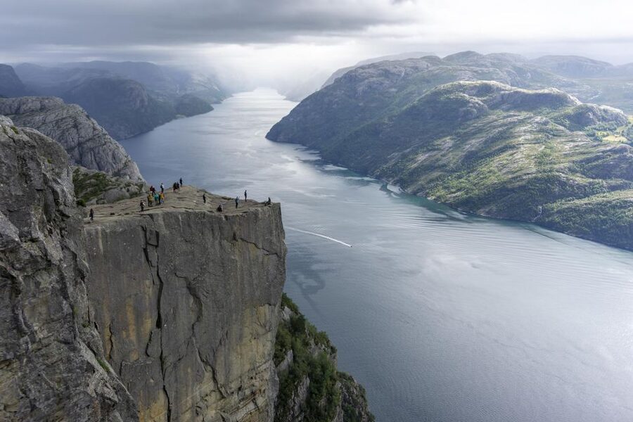 Stavanger: Preikestolen Classic Hike and Side Trail - Reaching the 604-meter cliff