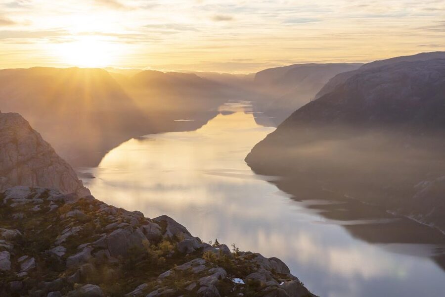 Stavanger: Preikestolen Sunrise Hike with Breakfast Buffet - Beginning the 4-Kilometer Climb in the Dark
