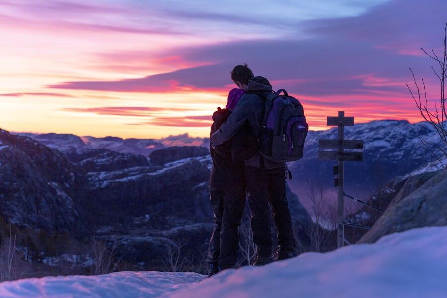 Stavanger: Preikestolen Sunrise Hike with Breakfast Buffet - Reaching the 604-Meter Pulpit Rock