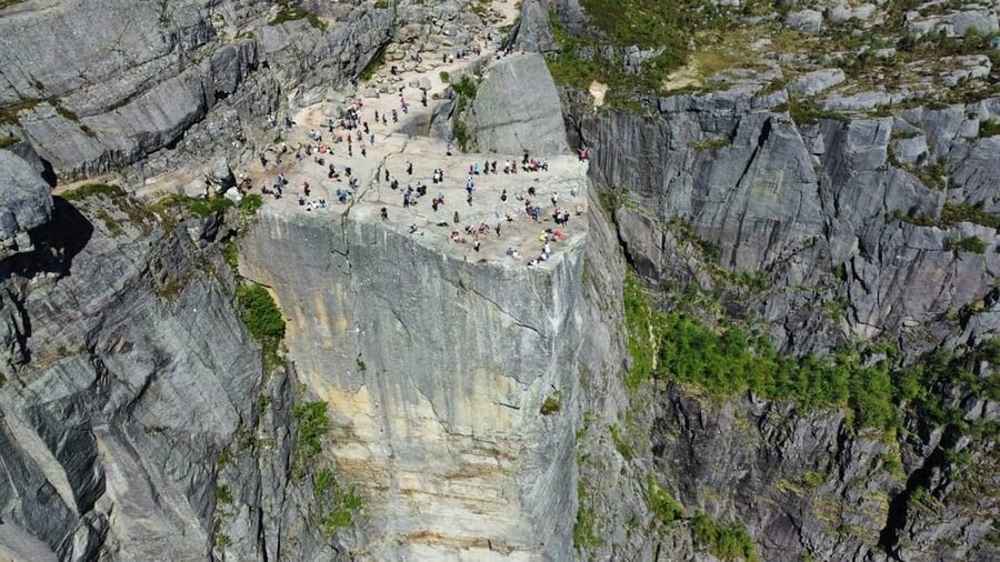Stavanger: Preikestolen Tour with Guide and Pickup - Why Preikestolen is worth the climb