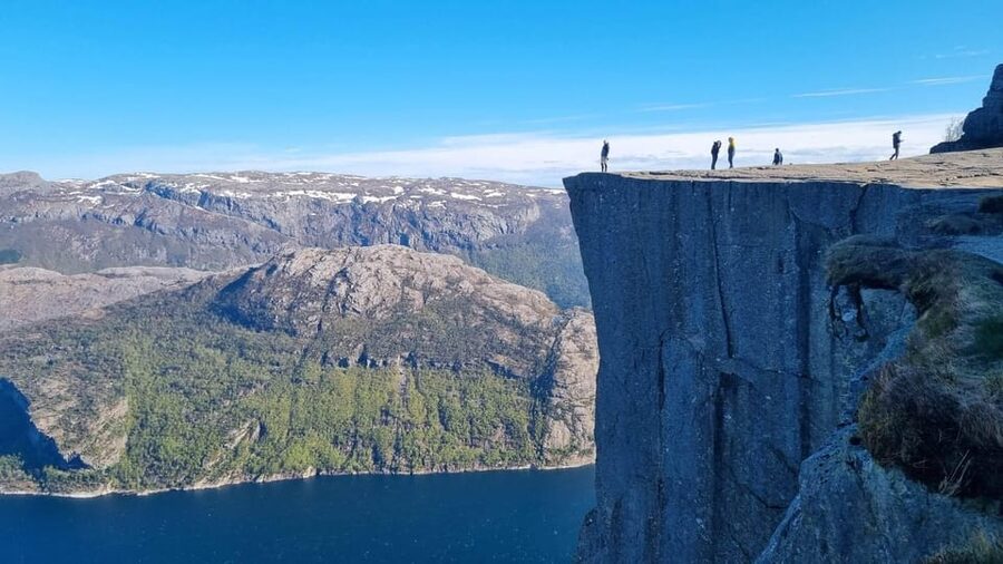 Stavanger: Preikestolen Tour with Guide and Pickup - The 3.8-kilometer route to Pulpit Rock
