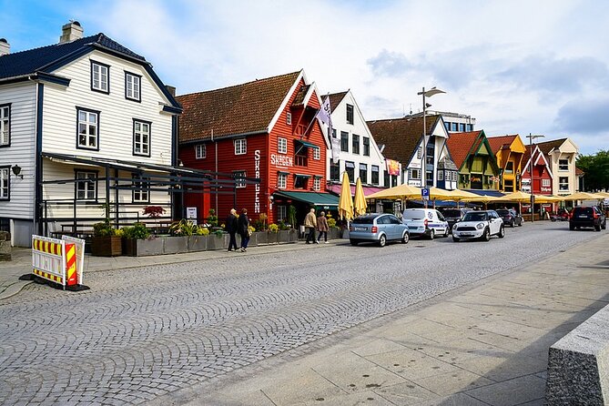 Stavanger Private Walking Tour with a Local - A private start at Sjøfartsmonumentet on Skagenkaien