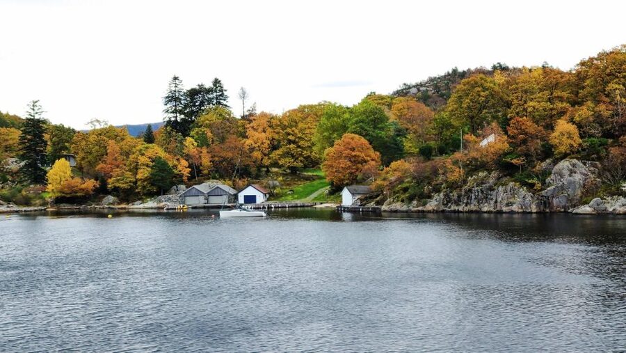 Stavanger: Scenic Fjord Cruise to Lysefjord and Preikestolen - Hengjanefossen and the splash at the bow