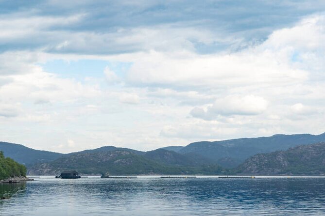 Stavanger: Waterfalls, Caves and Rock Tour By Sea - Choosing your seat and handling the weather