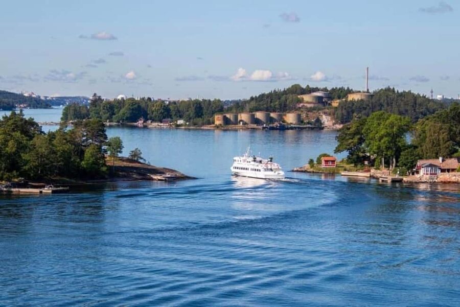 Stockholm: Archipelago Guided Boat & Walking Tour of Vaxholm - Passing Djurgården, Nacka, and Fjäderholmarna