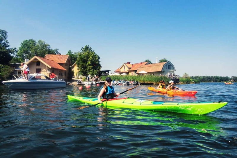 Stockholm: Archipelago Islands Kayak Tour and Outdoor Picnic - Your first strokes and the beginner briefing