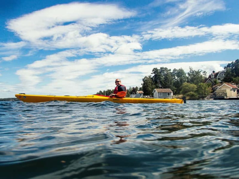 Stockholm: Archipelago Islands Kayak Tour and Outdoor Picnic - Paddling toward Vaxholm and its fortress