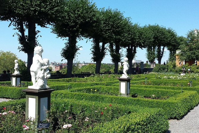 Stockholm Art Tour with a Local Expert: 100% Personalized & Private - Norrmalm galleries for classic or contemporary art