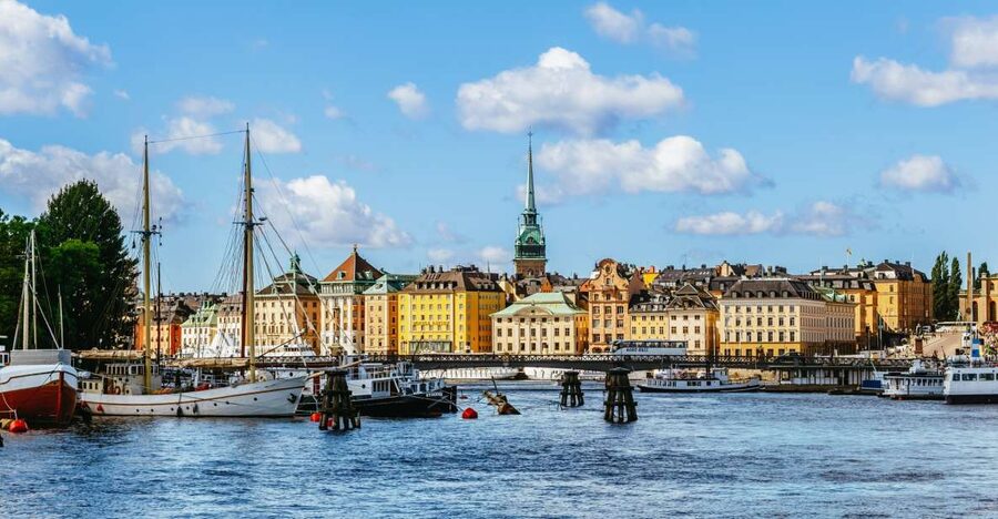 Stockholm: City Archipelago Sightseeing Cruise with Guide - The scenery changes as the ship leaves Stockholm