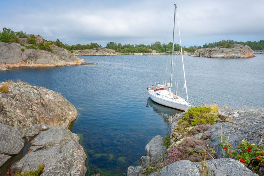 Stockholm: Full Day Archipelago Sailing Tour with Lunch - Learning to sail instead of simply sitting back