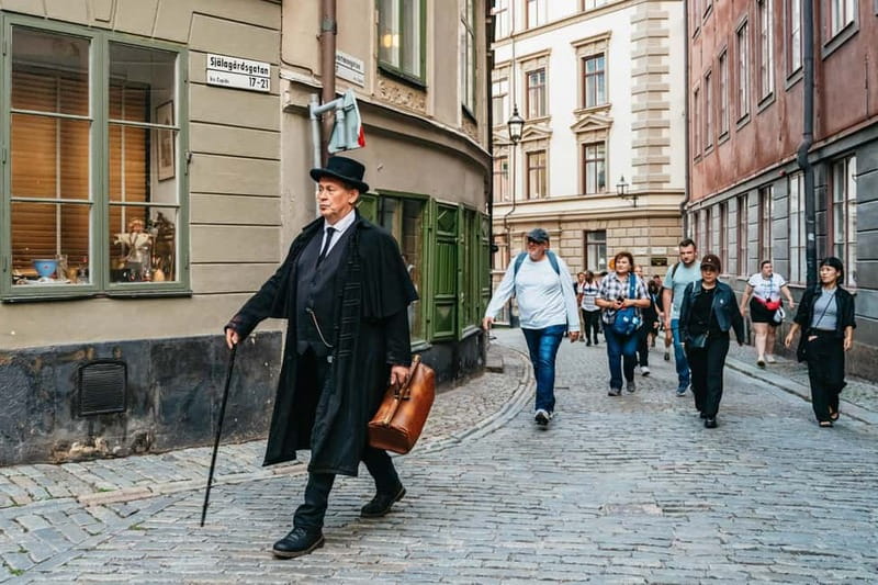 Stockholm: Ghost Walk and Historical Tour - Narrow lanes, courtyards, and old walls