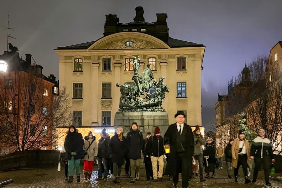 Stockholm: Ghost Walk and Historical Tour - The guide makes or breaks the evening