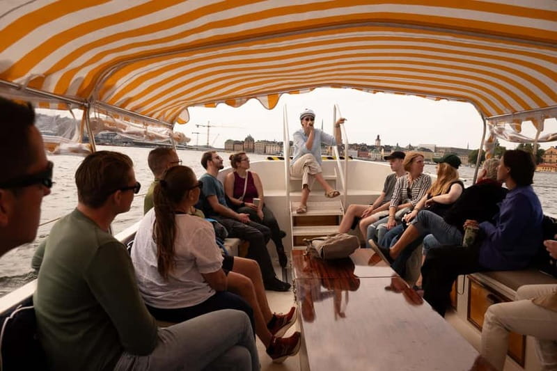 Stockholm: Guided City Sightseeing Open Electric Boat Tour - Stockholm Palace and the first city views