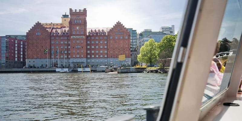 Stockholm: Highlights Boat Tour - Comfort, café, toilets, and outdoor seating