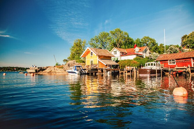 Stockholm: Kayaking tour around Vaxholm Archipelago with Fika - Vaxholm Fortress and the defense of Stockholm