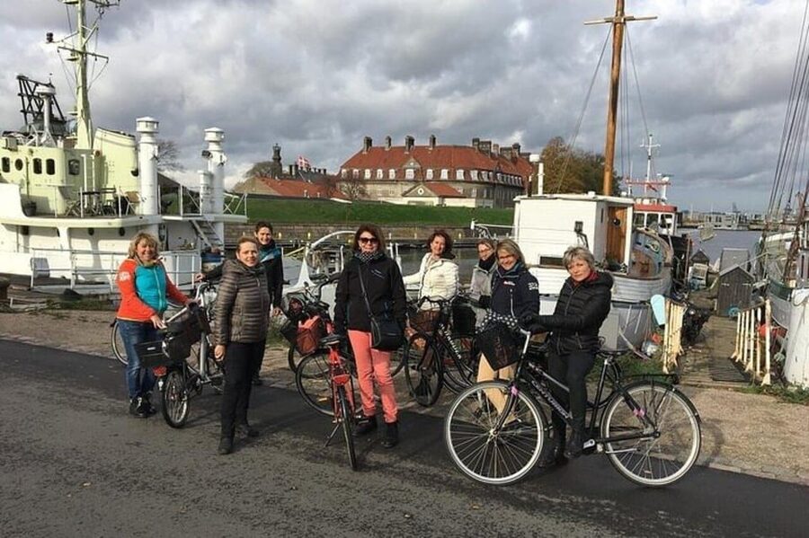 Stockholm: Must-See Attractions Walking Tour with a Guide - Riddarholmen and its 17th-century palaces