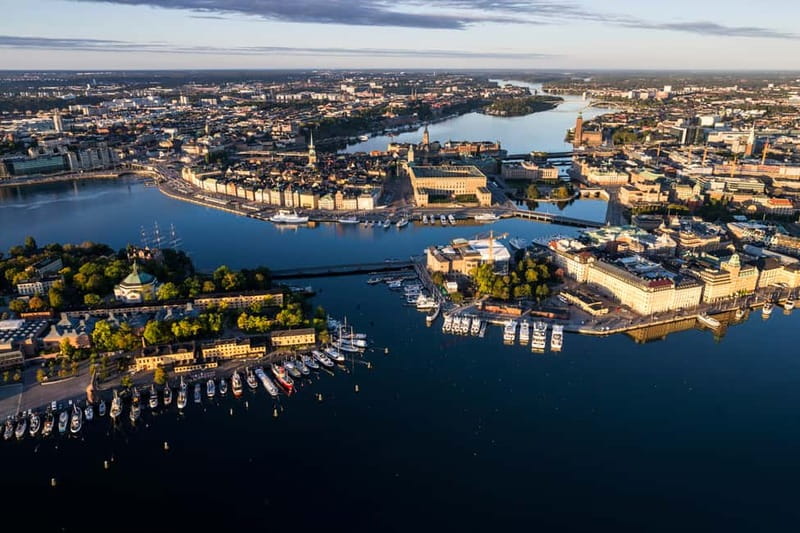 Stockholm: Old Town Historical Walking Tour - Västerlånggatan and the narrowest street