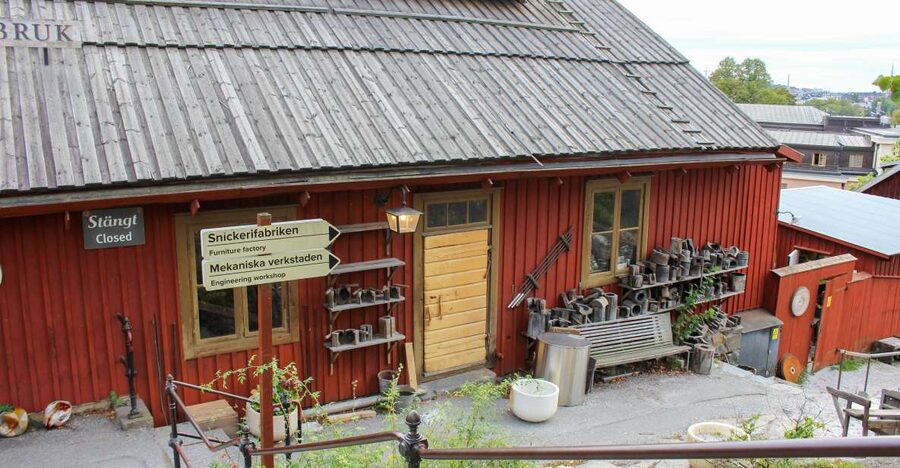 Stockholm: Personalized Guided Tour for Families - Starting in Gamla Stan: medieval streets and ghost stories
