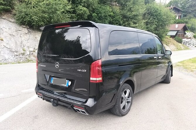 Stockholm Port to Stockholm hotels - Arrival Private Transfer - What strong driving looks like in Stockholm traffic