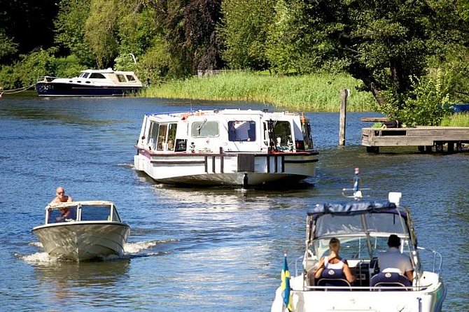 Stockholm: Royal Djurgården Boat Tour - Leaving Strömkajen for the Djurgården Canal