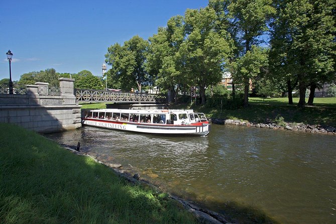 Stockholm: Royal Djurgården Boat Tour - What you see as the city gives way to trees