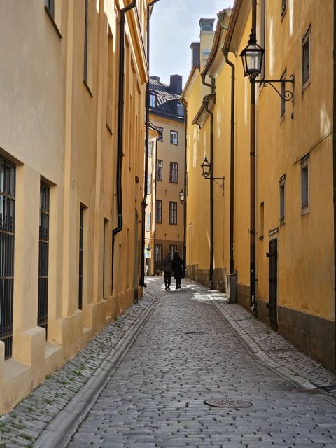 Stockholm: Secrets of Gamla Stan Guided Tour w/ Fika Option - A cannonball in a wall and St. George’s famous dragon
