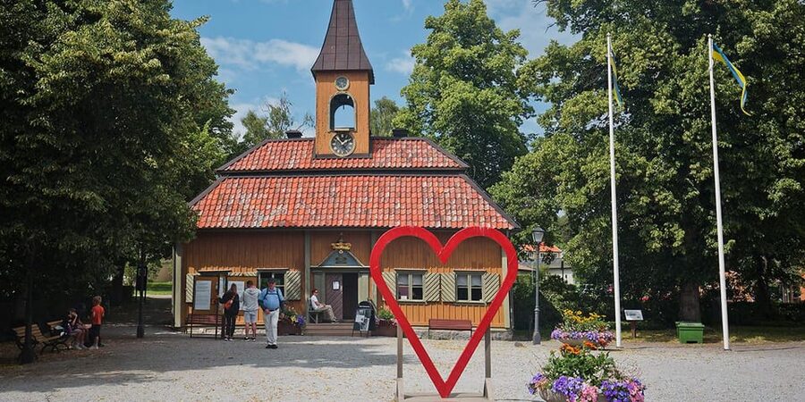 Stockholm: Sigtuna Guided Boat Tour with Optional Museum - Why Sigtuna feels different from Stockholm
