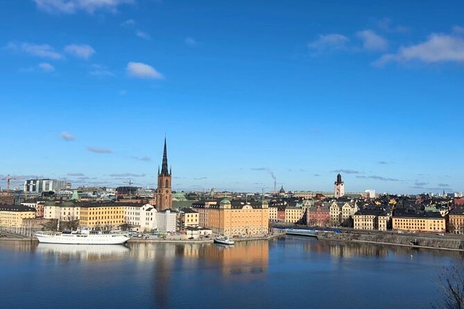 Stockholm Small Group Food Tour with 7 Classic Food Tastings - The guides shape the experience