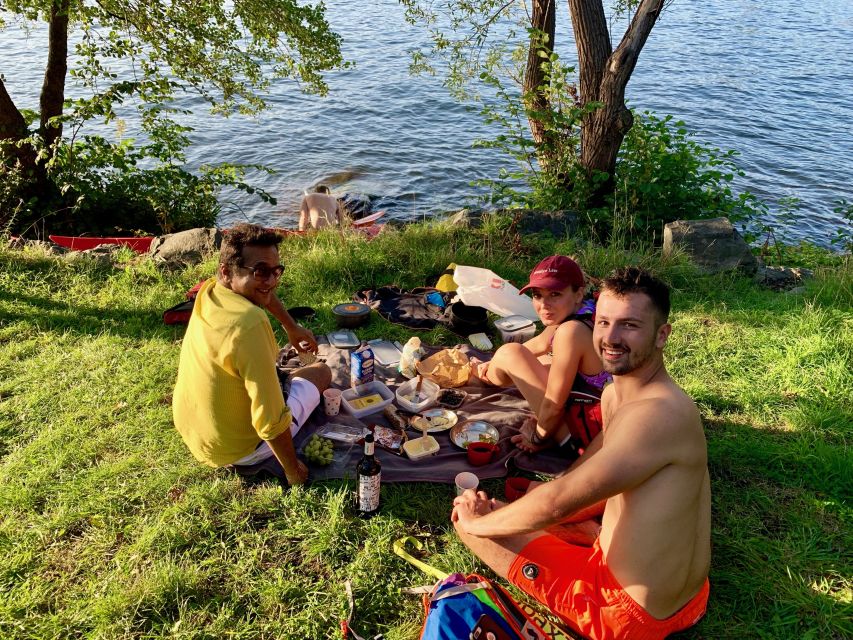 Stockholm: Sunset Kayak Tour in the City + Swedish Fika - The 40-minute Swedish fika beside the water